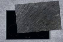 Herdabdeckplatte in natursteinähnlicher Schieferfarbe mit industrieller Struktur in Grau