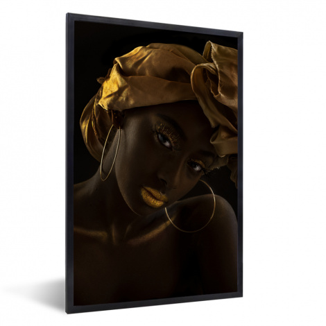 Poster mit Rahmen - Frauen - Kopftuch - Gold - Luxus - Vertikal-thumbnail-1