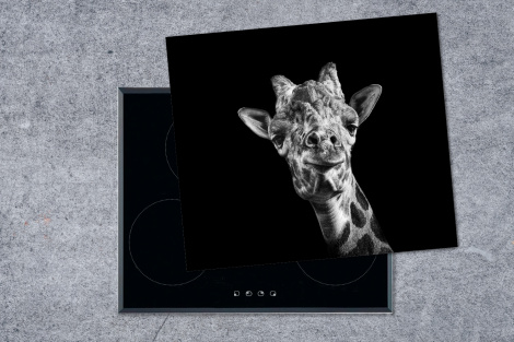 Inductie beschermer - Giraffe tegen zwarte achtergrond in zwart-wit