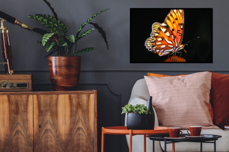 Poster met lijst - Vlinder - Bloemen - Insect - Portret - Zwart - Oranje - Liggend-thumbnail-2