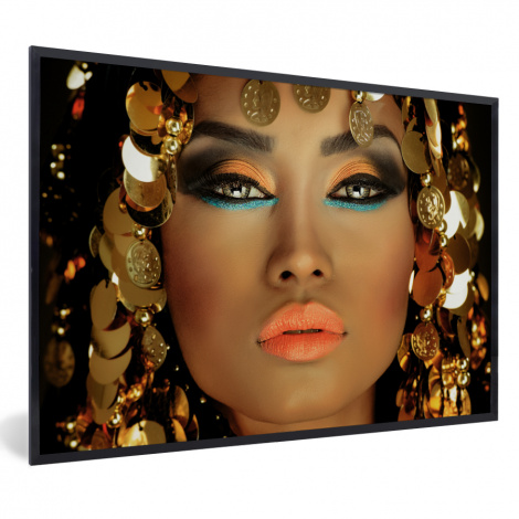 Poster mit Rahmen - Frau - Kleopatra - Gold - Schmuck - Make-up - Luxus - Horizontal-1