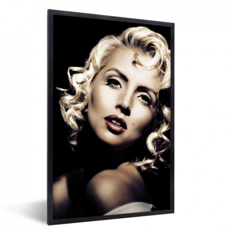 Poster met lijst - Vrouw - Vintage - Lippenstift - Blond - Krullen - Staand-1