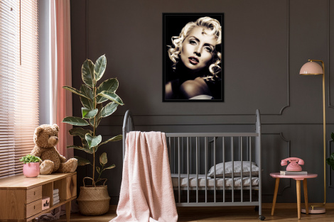 Poster mit Rahmen - Frau - Vintage - Lippenstift - Blond - Locken - Vertikal-thumbnail-3
