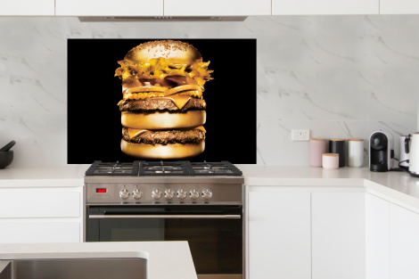 Spatscherm keuken - Gouden hamburger op een zwarte achtergrond.-thumbnail-4