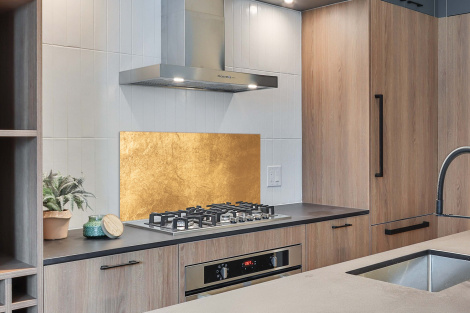 Spritzschutz Küche - Licht fällt auf eine goldene Wand-thumbnail-2