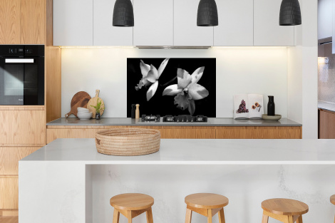 Spatscherm keuken - Twee orchidee bloemen - zwart wit-3