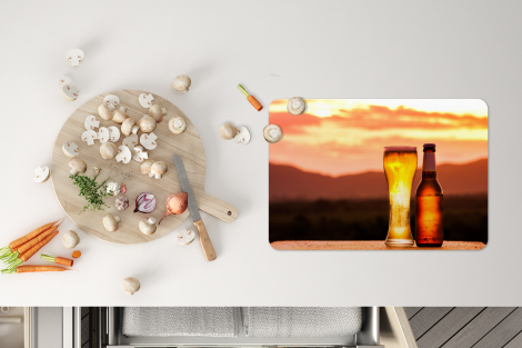 Premium placemats (6 stuks) - Bier tijdens zonsondergang met een bergachtergrond - 45x30 cm-4