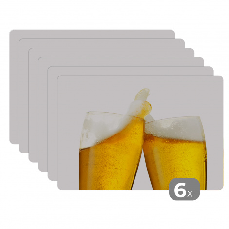 Premium placemats (6 stuks) - Proostende biertjes op een witte achtergrond - 45x30 cm-thumbnail-1