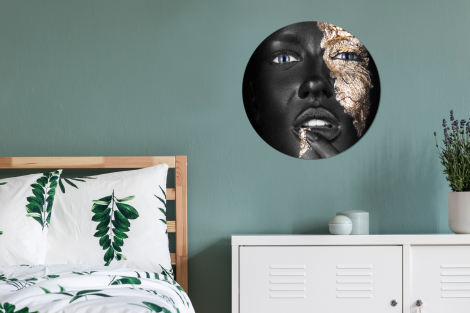 Tableau rond - Femme - Feuille d'or - Noir - Peau - Luxe-4