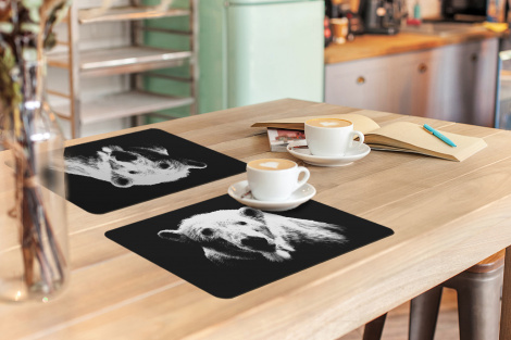 Premium placemats (6 stuks) - Portretfoto ijsbeer op zwarte achtergrond in zwart-wit - 45x30 cm-thumbnail-3
