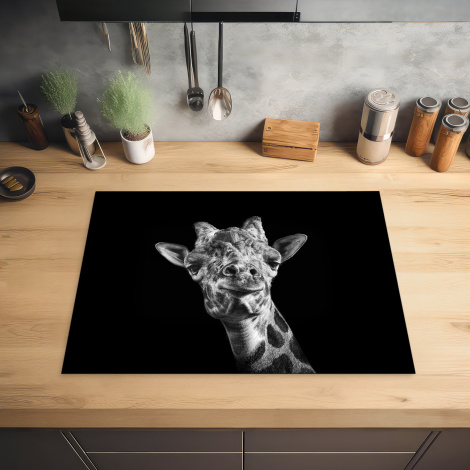 Inductie beschermer - Giraffe tegen zwarte achtergrond in zwart-wit-2