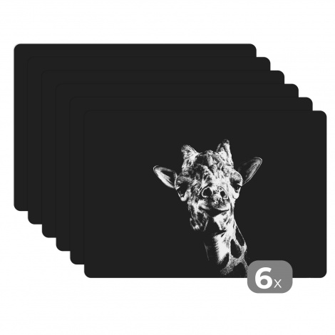 Premium placemats (6 stuks) - Giraffe tegen zwarte achtergrond in zwart-wit - 45x30 cm