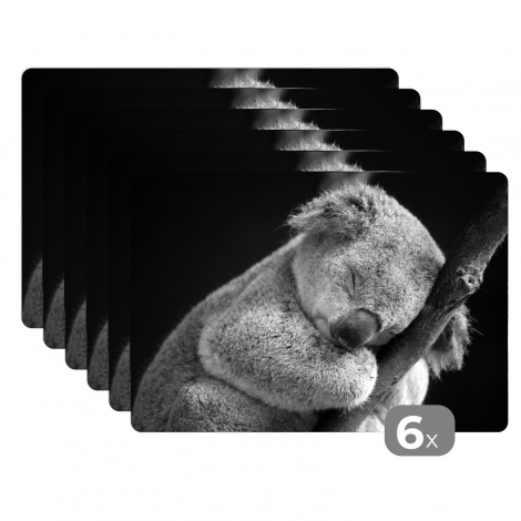 Premium placemats (6 stuks) - Slapende koala op zwarte achtergrond in zwart-wit - 45x30 cm-1