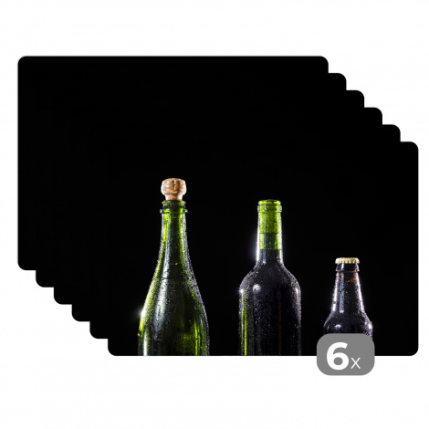 Premium placemats (6 stuks) - Flessen op een donkere achtergrond - 45x30 cm