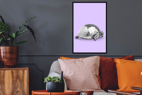 Poster met lijst - Schildpad - Discobal - Disco - Dier - Paars - Staand-2
