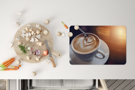 Premium placemats (6 stuks) - Een lepel roert door de schuimlaag van een bakje koffie - 45x30 cm-4