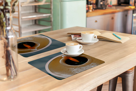 Premium placemats (6 stuks) - Een close-up van een druppel die in de schuimlaag van koffie valt - 45x30 cm-3