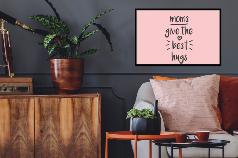 Poster met lijst - Spreuken - Moms give the best hugs - Quotes - Mama - Liggend-2