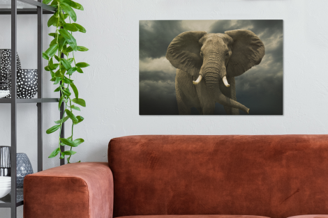 Canvas schilderij - Afrikaanse olifant tegen de donkere wolken-thumbnail-2