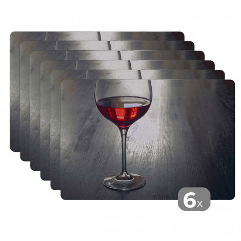 Premium placemats (6 stuks) - Glas rode wijn op een houten plaat - 45x30 cm-1