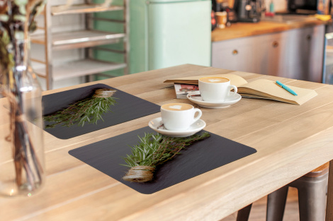 Premium placemats (6 stuks) - Een buideltje tijm op een donker houten tafel - 45x30 cm-3