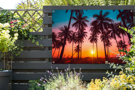 Tuinposter - Palmboom - Zonsondergang - Horizon - Strand - Oranje - Roze - Liggend-2