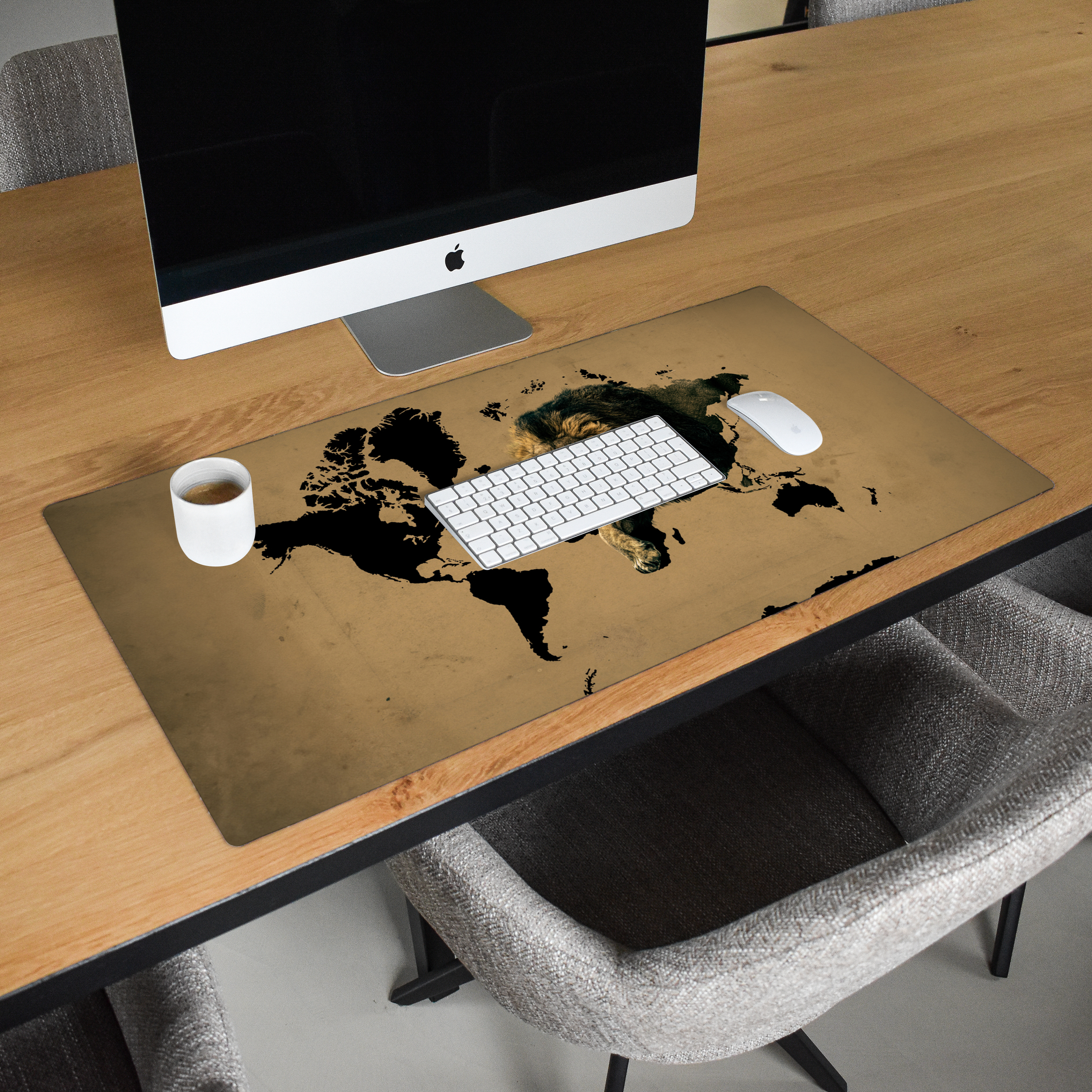 Schreibtischunterlage - Weltkarte - Braun - Löwe-2