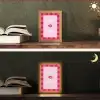 Kiss - Roze - Frans - Valentijn Light Box met kabel (Tafellamp) klein -sfeer3