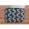 Kronkelende lijnen - Blauw - Bruin - Minimalistisch laptophoes neopreen klein 279 -tafel