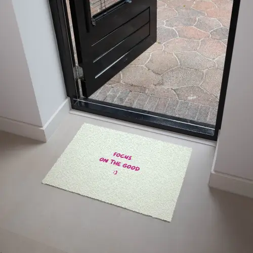 Focus - Beige - Roze - Smiley Deurmat klein -sfeer5