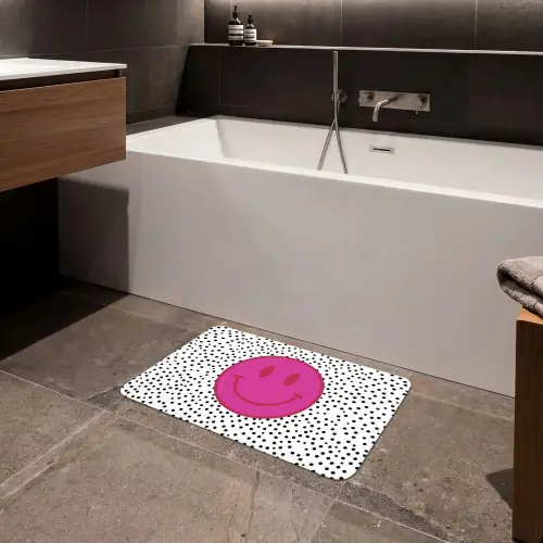 Smiley - Roze - Stippen Badmat klein -sfeer3
