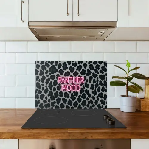 Panterprint - Zwart - Neonletters - Roze keuken achterwand spatscherm klein -sfeer2