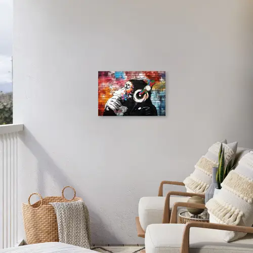 Aap met Koptelefoon Tuinposter op houten frame 2 cm dik klein -sfeer1