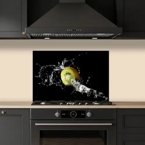 Kiwi - Fruit - Stilleven - Water - Zwart keuken achterwand spatscherm klein -sfeer1