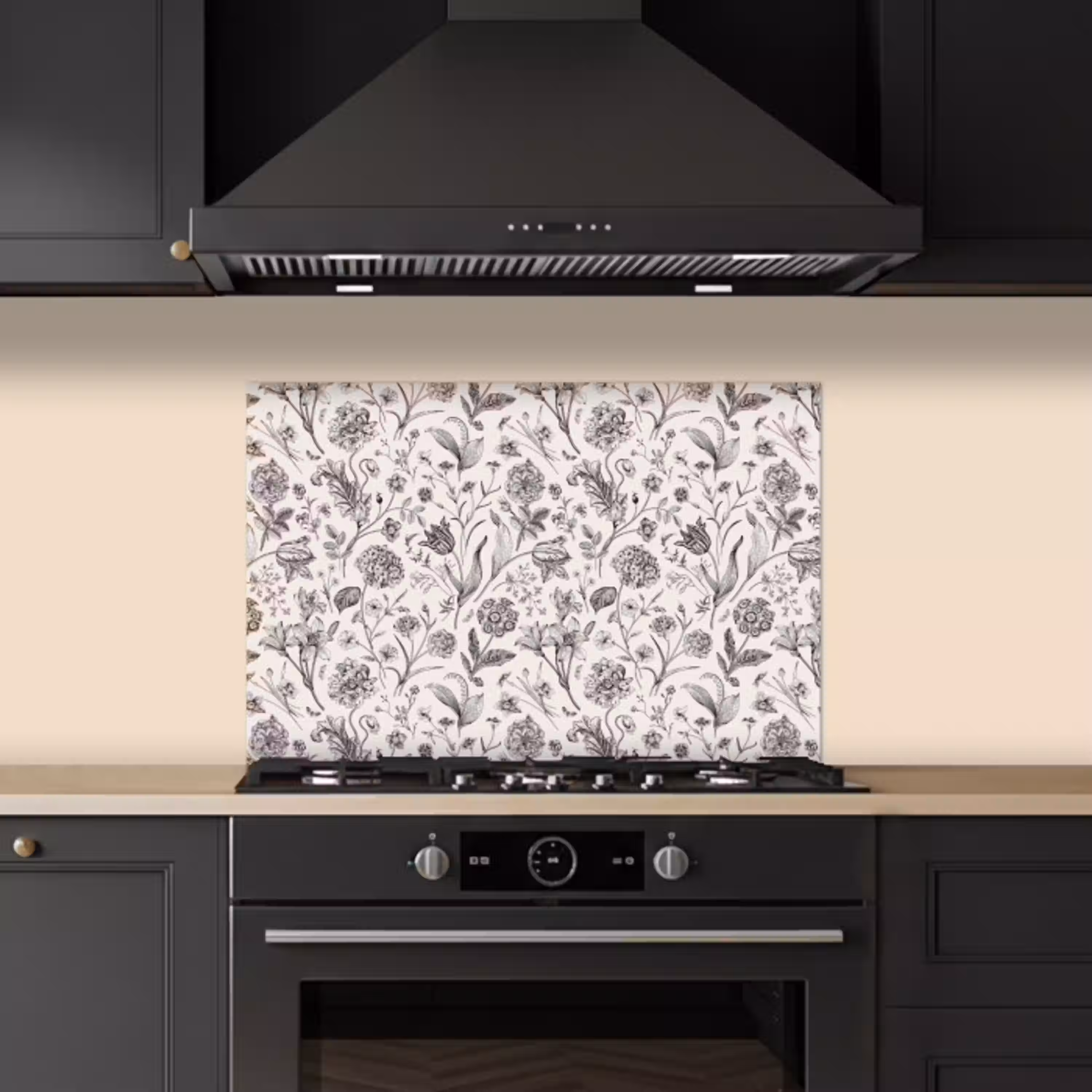 Classic - Black - White - Floral keuken achterwand spatscherm klein 900 -sfeer1