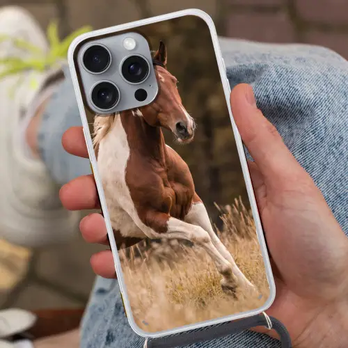 Paard - Bruin - Gras Hoesje iPhone 16 Pro Max met koord klein -sfeer3