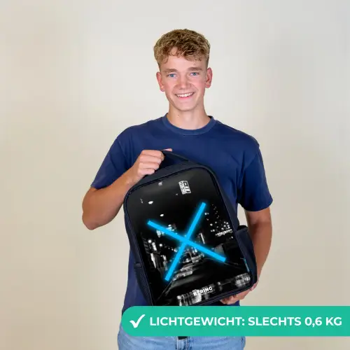 Felblauwe kruis in een nachtelijke scène Rugzak - Zwart middel -sfeer7_NL