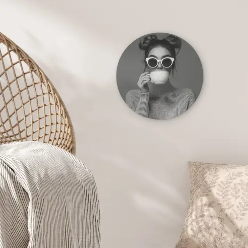 Vrouw - Koffie - Zwart - Wit Akoestische PET Vilt - Rond klein -sfeer4