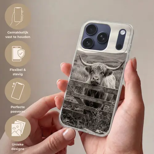 Schotse hooglander - Zwart - Wit - Hout Telefoonhoesje iPhone 17 Pro klein -sfeer3_NL