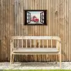 Doorkijk - Auto - Rood - Cadeaus - Winterlandschap - Kerst Tuinposter op houten frame 2 cm dik klein -sfeer4