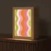 Banen - Golven - Kleurrijk - Verticaal Light Box met kabel (Tafellamp) klein -z3d_website