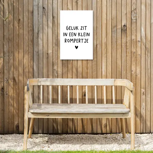 Geluk zit in een klein rompertje - Quotes - Spreuken Tuinposter op houten frame 2 cm dik klein -sfeer4