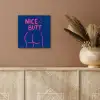Brutaal - Grappig - Blauw aluminium wit klein -sfeer4