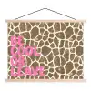 Tekst - Be cool or leave - Roze - Giraffenprint textielposter latten blank klein -3d