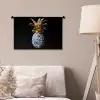 Ananas - Bloemen patroon - Goud - Delftsblauw Wandkleed katoen klein -sfeer4