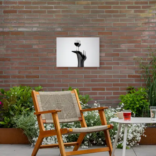 Hak - Wijn - Minimalistisch - Zwart Tuinposter op houten frame 2 cm dik klein -sfeer3