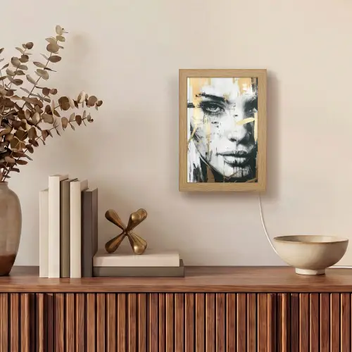 Portret - Vrouw - Penseelstreken - Goud Light Box met kabel (Tafellamp) klein -sfeer2