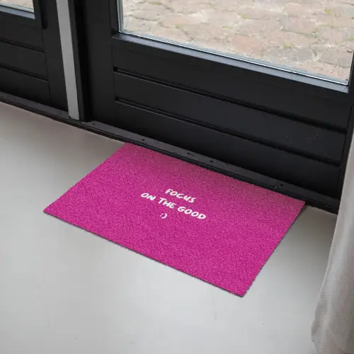 Focus - Smiley - Roze Deurmat klein -sfeer2