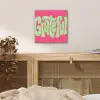 Grateful - Groen - Grafisch - Vloeiend aluminium wit klein -sfeer3