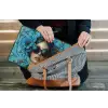 Vrouw - Bloemen - Vlinders - Blauw - Abstract laptophoes neopreen klein -tas